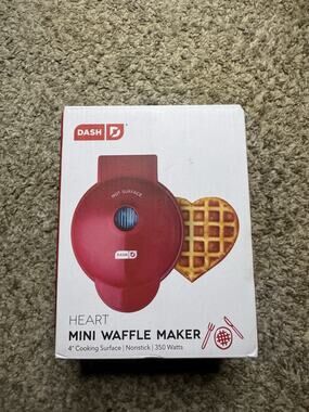 Dash Heart Mini Waffle Maker Red 4” Nonstick 350W New In Box Valentine’s